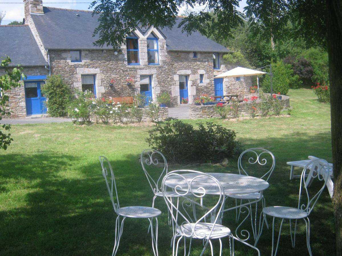 La Touche D'En Bas Hotel Plouguenast Exterior photo
